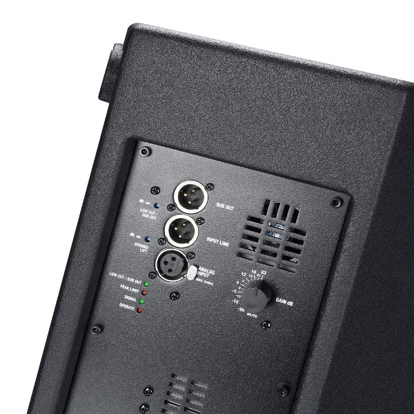 Audio signals are fed into the DDQ 10 by means of an XLR socket. 