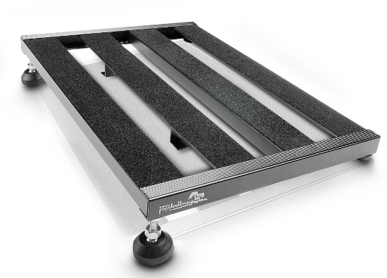 Picture of one of the pedalboards; the height-adjustable feet are visible. This improves ergonomics and general direct visibility.