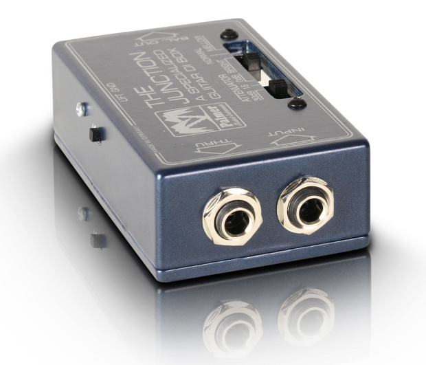 The Palmer DI box features three connectors, two of which are jack sockets. 