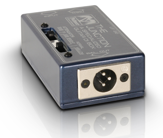 Le signal modulé en fréquence est appliqué sur la prise XLR opposée et peut être directement transmis à la console de mixage. 