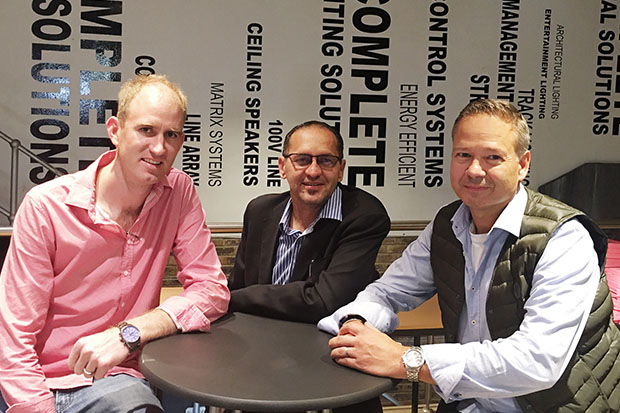 Foto (von links nach rechts): Joppie Maritz, Stage Audio Works Namibia, Will Deysel, CEO Mitech Distribution, Markus Jahnel, COO Adam Hall Group