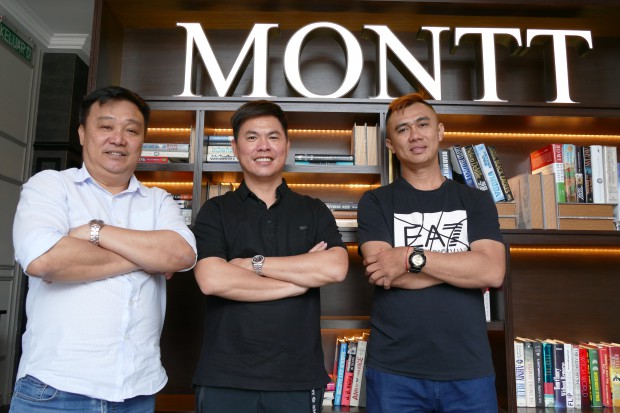 M. Chin, d'AV United, rejoint Steven Loh, COO et Jimmy Lim, CEO, pour le déjeuner