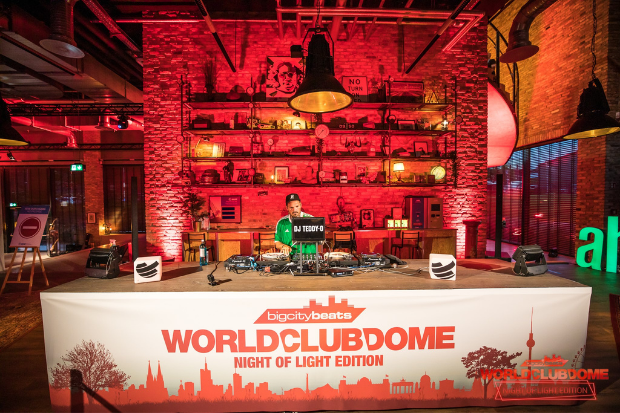Worldclubdome_bigcitybeats_night-of-light-Alarmstufe-rot_DJ-Teddy-O_Adam-Hall_Experience-Center