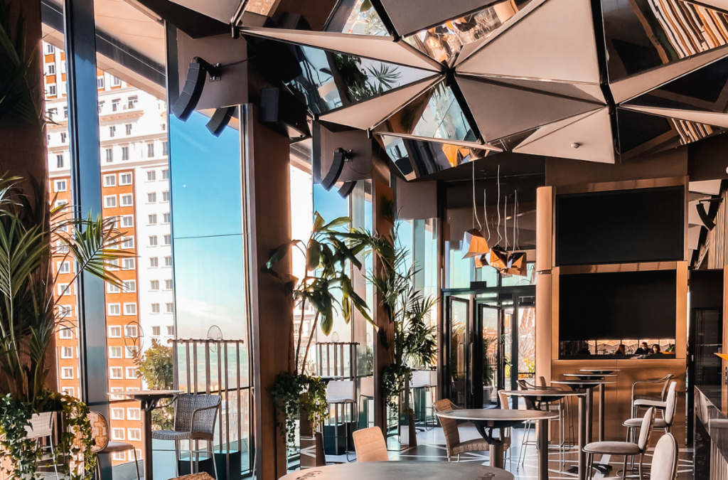 Party upstairs, sleep downstairs – the LD Systems CURV 500® provides sound for the Gingko Sky Bar at Madrid’s 5-star Design Hotel