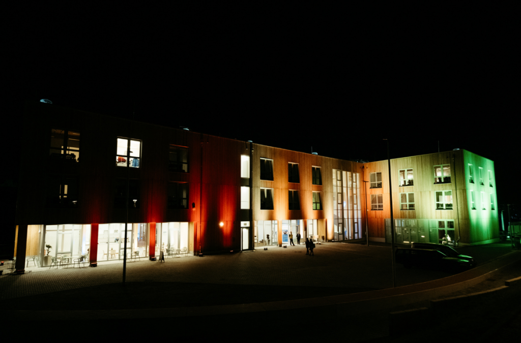 The Future is Bright and Multicoloured – Cameo Lights Up Opening of New Building at Uni Witten/Herdecke