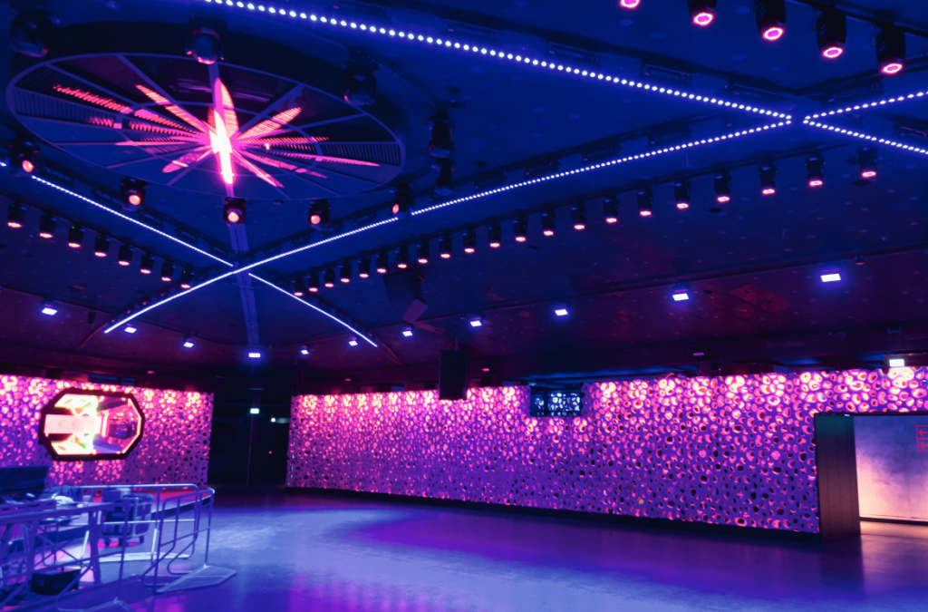 Lichtkunst im Techno-Tempel – Cameo im neuen ZOOM Club in Frankfurt