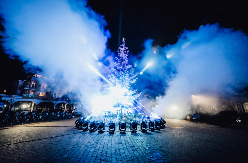Sous le signe de la lumière – Lautwerfer met en scène un sapin de Noël avec Cameo OTOS® H5