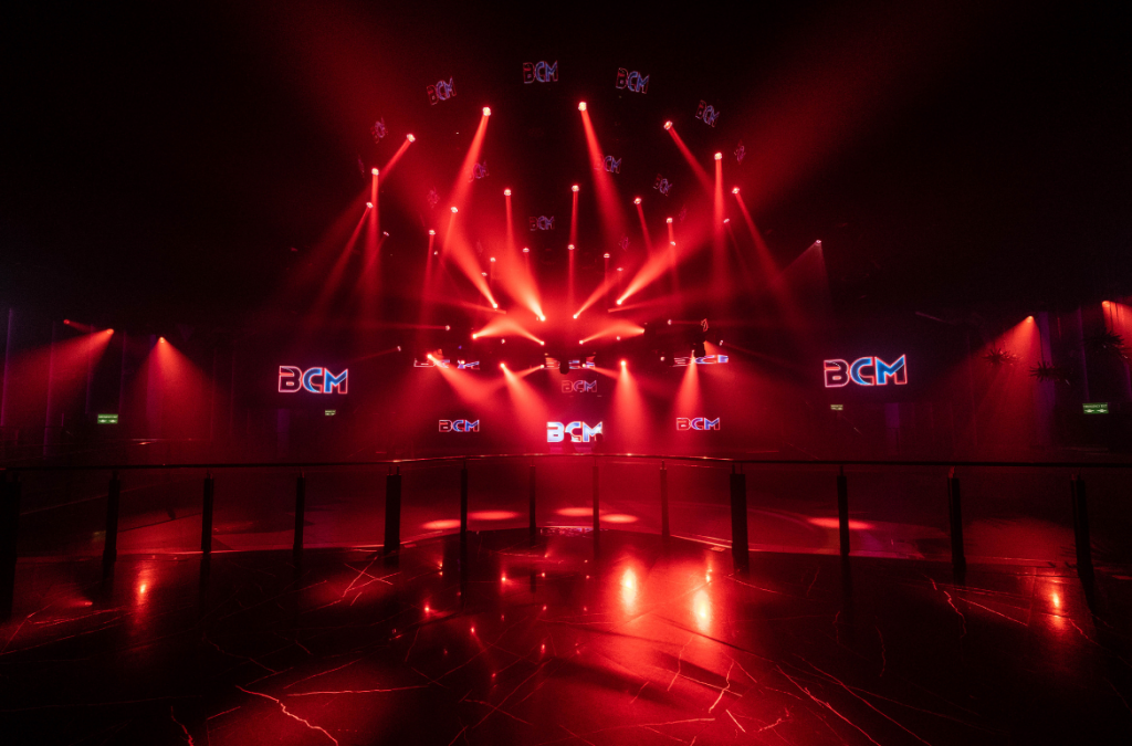 An all round success – BCM Club uses powerful beams from the Cameo MOVO BEAM 100