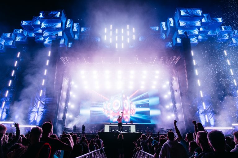 From EDM to rock'n'roll – Cameo illuminates the Czech festival summer