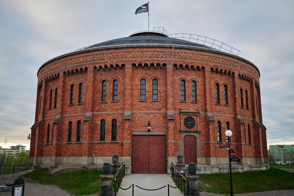 Light in the old gas tank – Cameo illuminates the Gasklockorna in Gävle